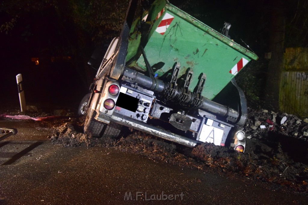 Container LKW umgestuerzt Koeln Brueck Bruecker- Dellbruecker Mauspfad P185.JPG - Miklos Laubert